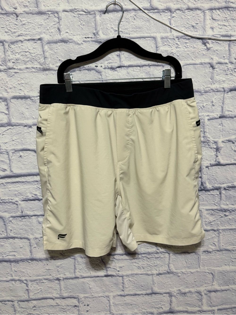 Fabletics Men's Size XL Ivory Black active Running Shorts stretch fabric
